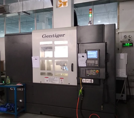 Gentiger machining center in the KEYMOULD workshop